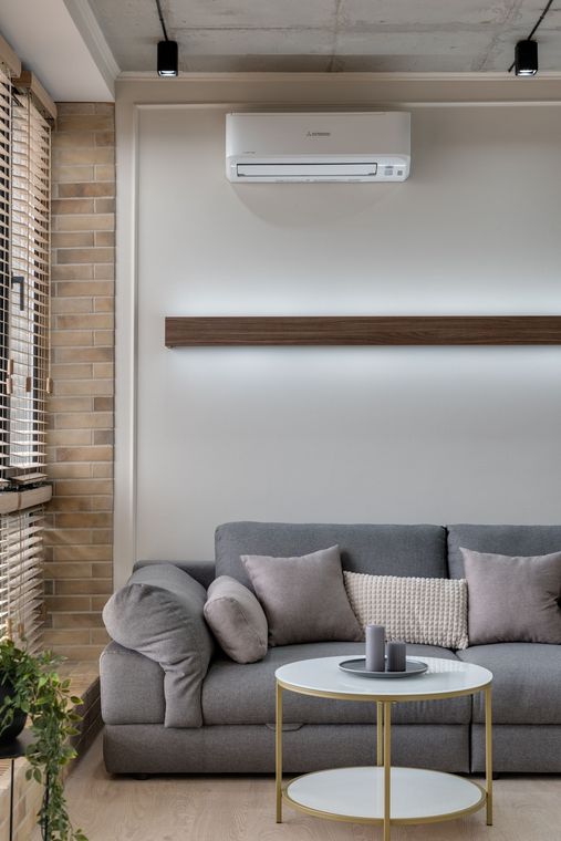 Wall mounted heat pump